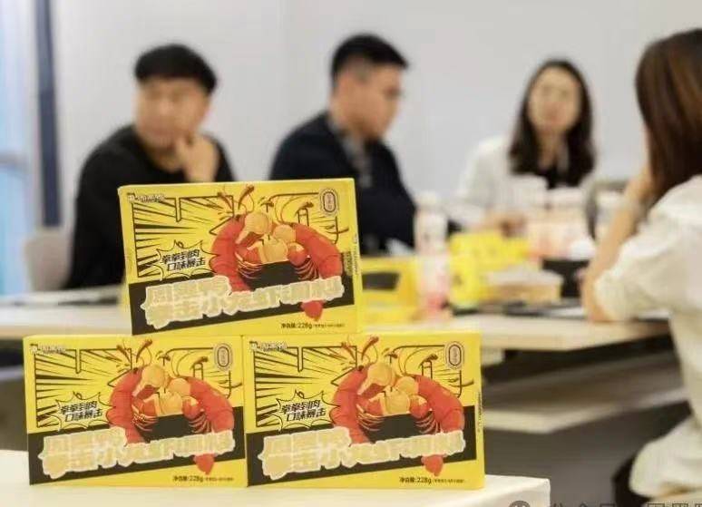 周黑鴨要做調(diào)味料了<strong></p>
<p>調(diào)味品
</strong>，今年計(jì)劃推出復(fù)合調(diào)味品:調(diào)味品
